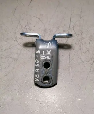 Toyota Verso-S Front door upper hinge