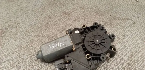 Audi A3 S3 8L Front door window regulator motor 