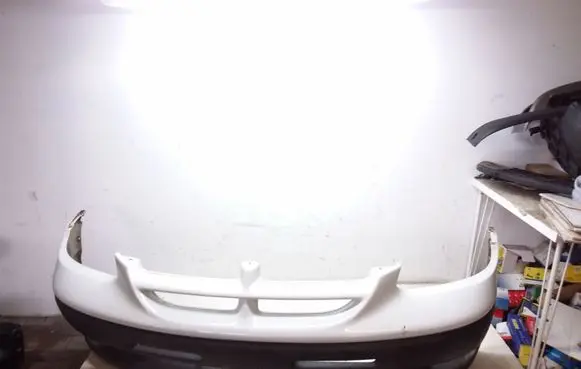 Chrysler Voyager Front bumper 04676847