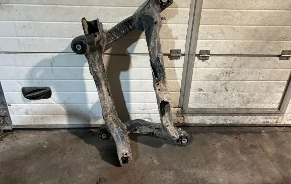Jeep Cherokee Rear axle beam 