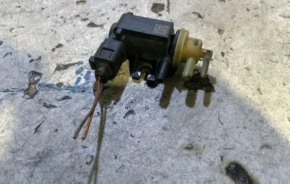 Skoda Fabia Mk2 (5J) Turbo solenoid valve 1K0906627B 03395 4011464A