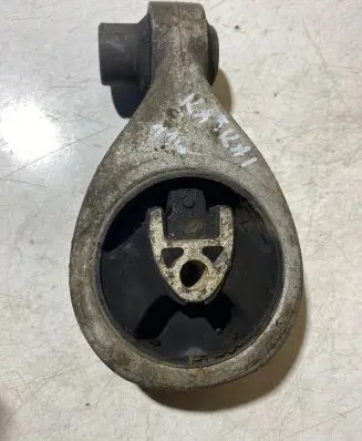 Nissan Qashqai Engine mount bracket 820027712