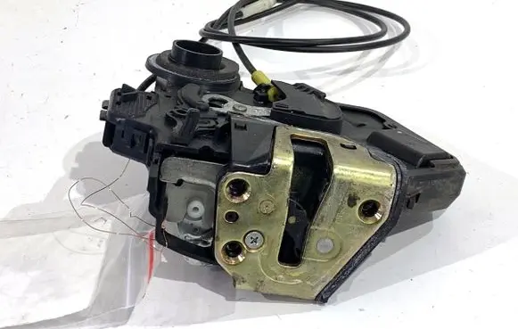 Toyota Corolla Verso E121 Front door lock 
