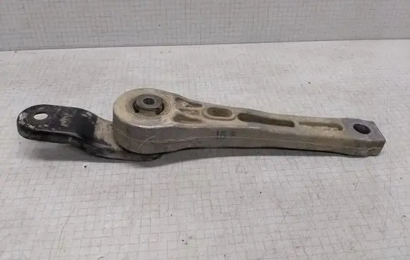 Volkswagen PASSAT B6 Engine mounting bracket 3C0199855