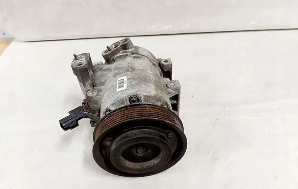 Hyundai i40 Air conditioning (A/C) compressor (pump) 1B331-03300