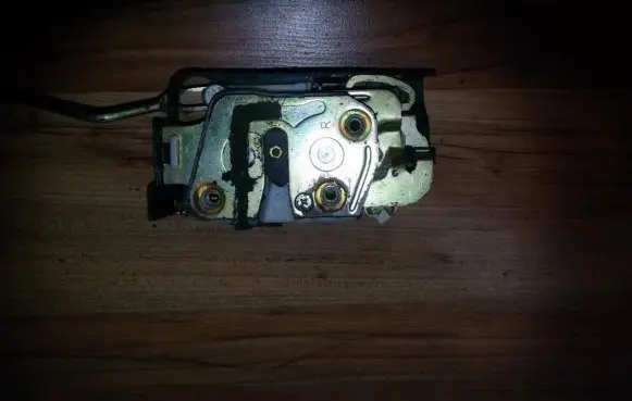 Mazda 323 Front door lock