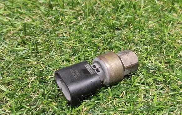 Buick Encore I Fuel pressure sensor 13579380