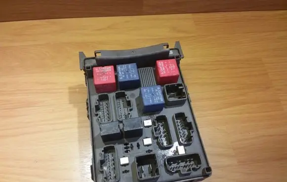 Renault Laguna II Fuse module 518095401