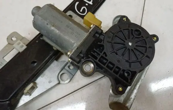 Volvo S60 Rear door window regulator motor 119970XXX