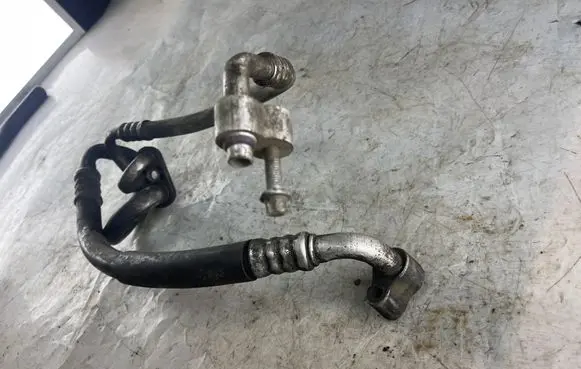Air conditioning (A/C) pipe/hose