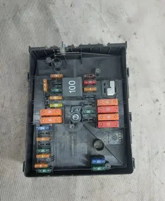 Volkswagen Touran I Fuse module 017181301