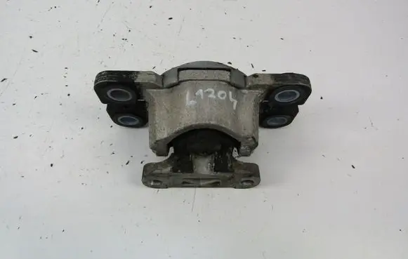 Volvo XC60 Engine mounting bracket 