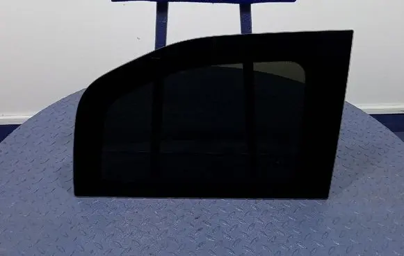 Peugeot Partner Rear side window 