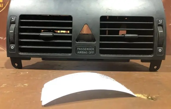 Volkswagen Touran I Dash center air vent grill