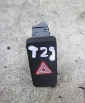 Toyota Avensis T270 Hazard light switch KRIS235789