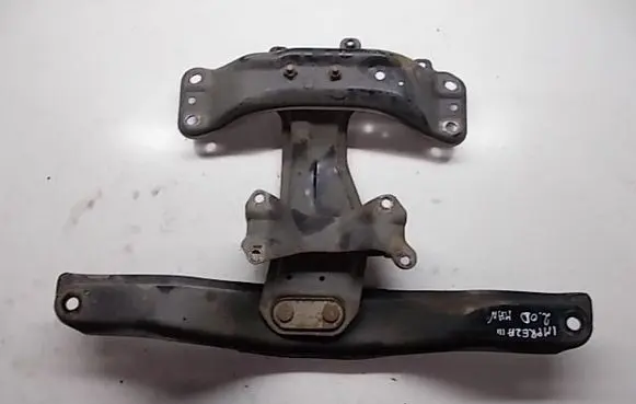 Subaru Impreza III Gearbox mounting bracket 