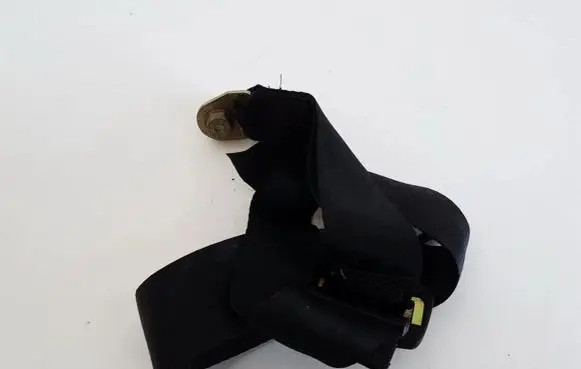 Nissan Primera Middle seatbelt (rear) 