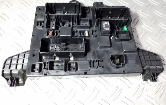 Opel Astra J Fuse box set 365927271 1110077AB 13343949
