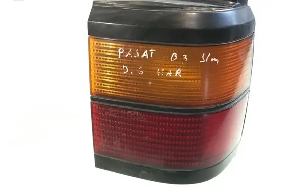 Volkswagen PASSAT B3 Rear/tail lights 333945257 333945112