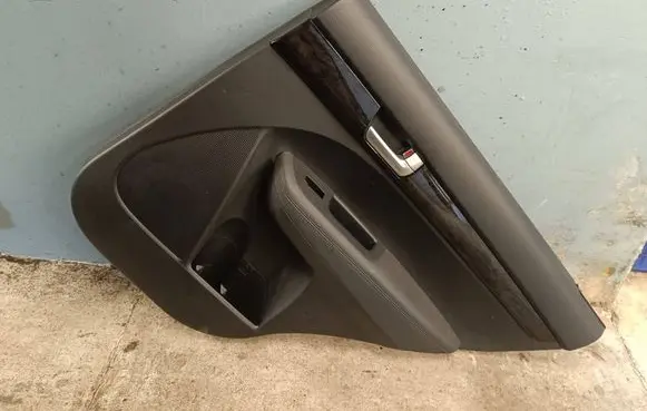 KIA Sorento Rear door card panel trim