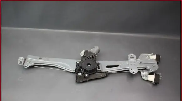 Suzuki SX4 S-Cross Front door window regulator with motor 8340261MC0