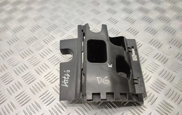 Peugeot Traveller Rear bumper mounting bracket 9809663577