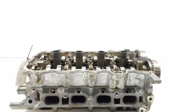 Toyota Yaris Engine head 