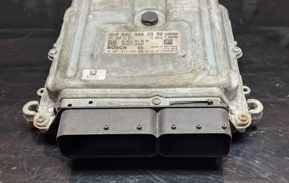 Mercedes-Benz E W212 Engine control unit/module A6429002900 A6429010200 0281016383