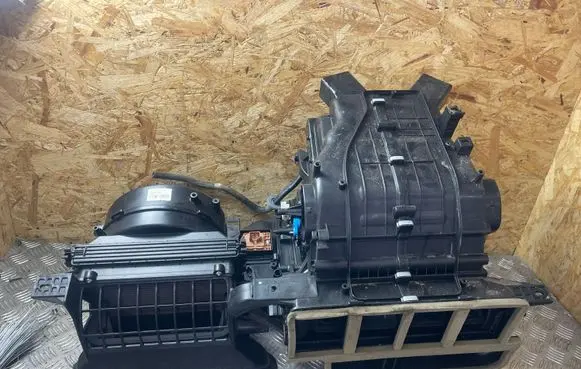Hyundai i30 Interior heater climate box assembly