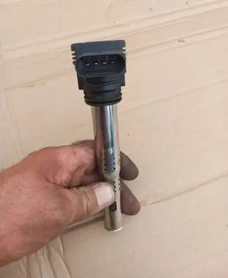 High voltage ignition coil