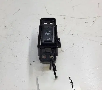 Nissan Leaf I (ZE0) Seat heating switch 689TC3NF0A