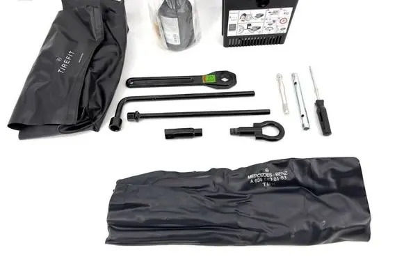Mercedes-Benz Vito Viano W639 Tool set 6395800103 A6395800103