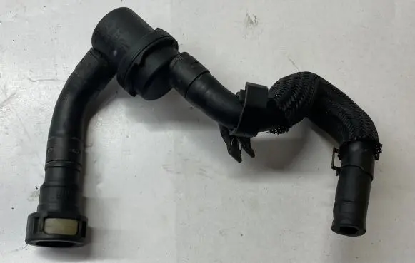 Volkswagen Touareg II Engine coolant pipe/hose 7P6133277