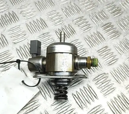 Audi TT TTS RS Mk3 8S Fuel injection high pressure pump 06K127025D 0261520354