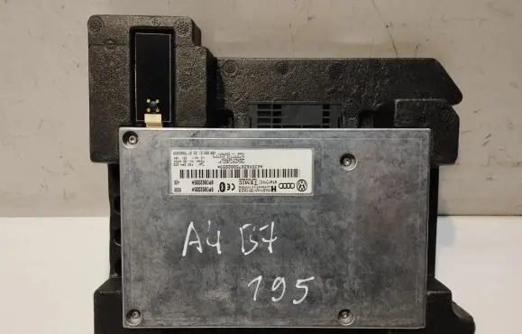 Audi A4 S4 B7 8E 8H Bluetooth control unit module 8P0862335H