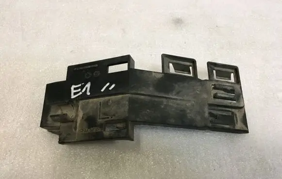 Mercedes-Benz B W246 W242 Fender mounting bracket A2465462743