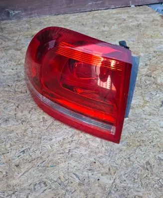 Volkswagen Touareg II Rear/tail lights 7P6945095F