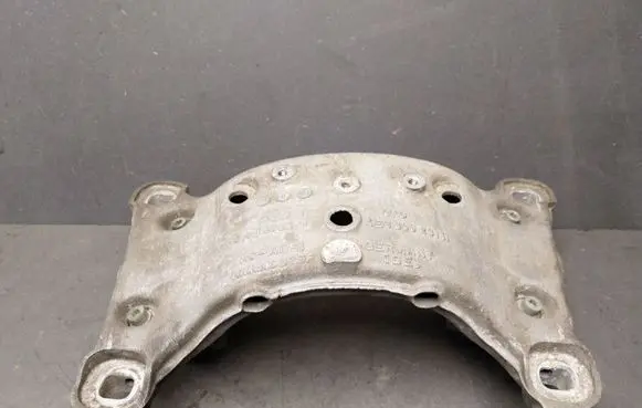 Audi A8 S8 D3 4E Gearbox mounting bracket 4E0399231N
