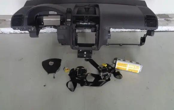 Volkswagen Touran I Airbag set with panel 