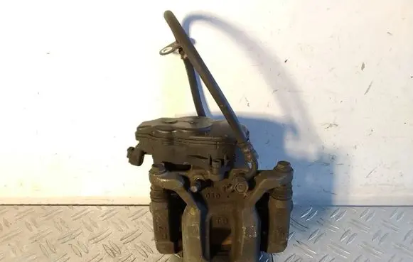 Toyota RAV 4 (XA50) Rear brake caliper 