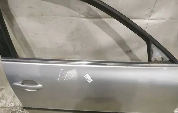 Volkswagen PASSAT B5.5 Front door glass trim molding
