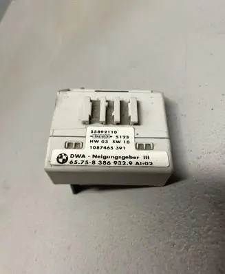 BMW 5 E39 Yaw turn rate sensor 8386932 65758386932 657583869329