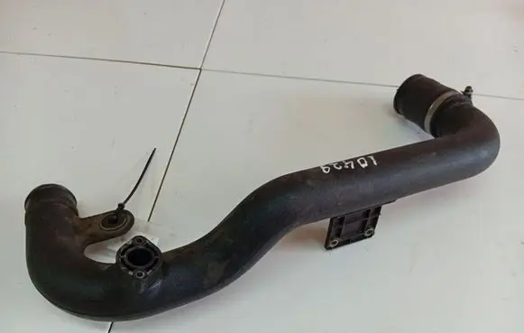 Volkswagen PASSAT B5 Intercooler hose/pipe 8D0145840M