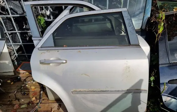 Chrysler 300 - 300C Rear door NOCODE