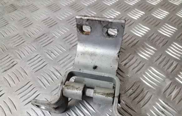 Jeep Cherokee III KJ Loading door lower hinge 
