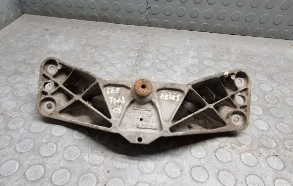 BMW 7 E65 E66 Gearbox mounting bracket 6759680