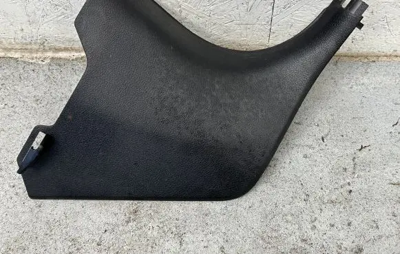 Foot area side trim