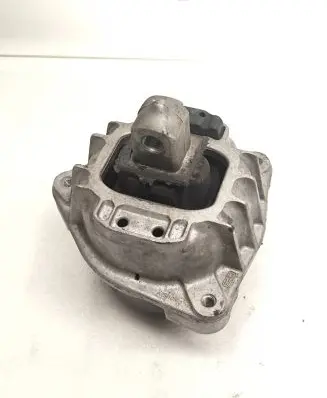 BMW 5 F10 F11 Engine mount bracket G2038310