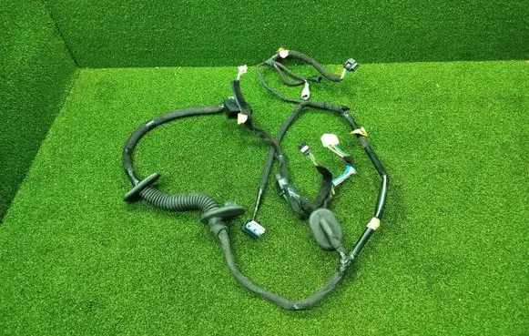 Opel Vivaro Front door wiring loom 242106643R 241256721R 93457985