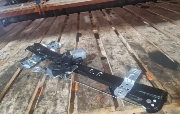 Buick Encore I Front door window regulator with motor